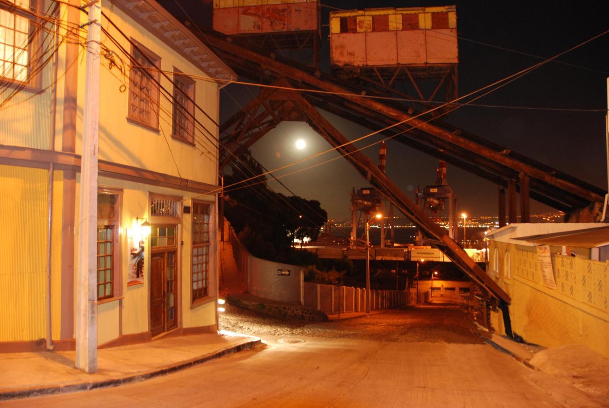 فالبارايسو Hostal Recuerdos De Familia المظهر الخارجي الصورة